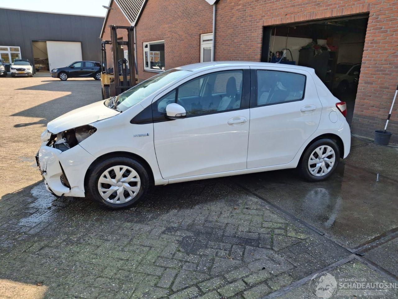 Toyota Yaris 1.5 hybrid  clima    navi