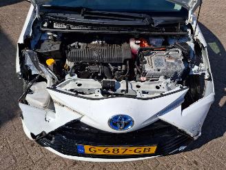 Coche accidentado Toyota Yaris 1.5 hybrid  clima    navi 2019/9