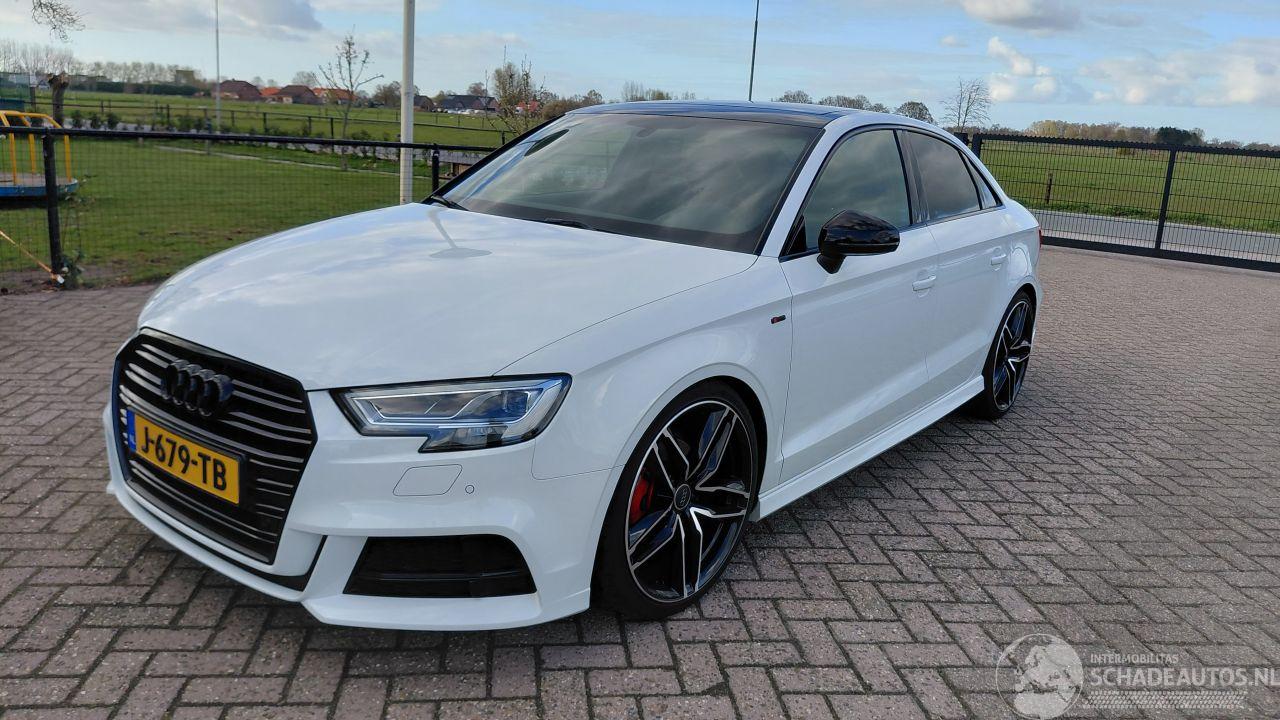 Audi A3 1.5 tfsi  s line  150pk pano