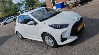 Coche accidentado Toyota Yaris 1.5 hybrid  navi clima 2024/5