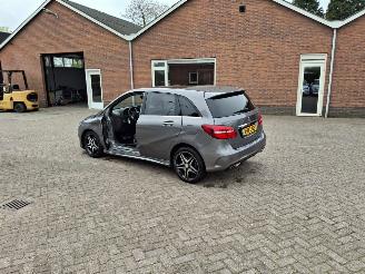 Mercedes B-klasse 180 1.6i  90kw pano navi picture 6