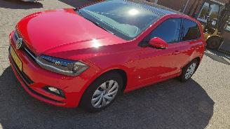damaged passenger cars Volkswagen Polo 1.0 tsi  70kw   pano navi 2020/11