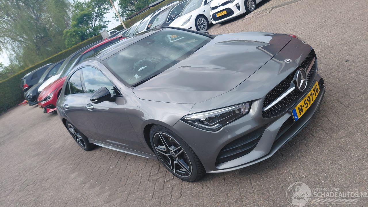 Mercedes Cla-klasse 180  amg uitvooering   136pk  pano navi