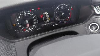 škoda osobní automobily Land Rover Range Rover Velar 2.0i  300pk  awd   navi 2018/12