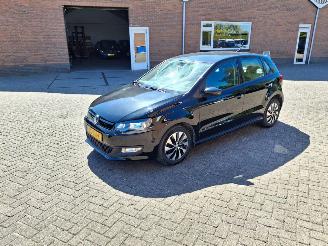 Damaged car Volkswagen Polo 1.0i 70kw  navi airco 2015/9