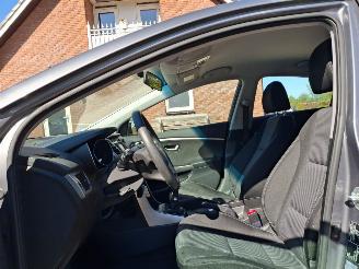 Hyundai I-30 1.6i  135pk  clima picture 5