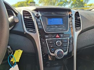 Hyundai I-30 1.6i  135pk  clima picture 6