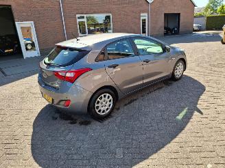 Hyundai I-30 1.6i  135pk  clima picture 3