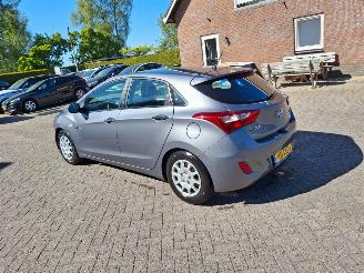 krockskadad bil auto Hyundai I-30 1.6i  135pk  clima 2015/12