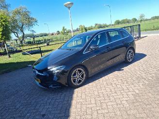krockskadad bil auto Mercedes B-klasse 180d  116pk navi clima amg uitvoering 2019/8