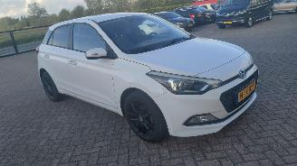 skadebil auto Hyundai I-20 1.2i 5drs airco   84pk 2016/3