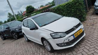 uszkodzony samochody osobowe Volkswagen Polo 1.4i 16v 63kw pano  navi 2011/9