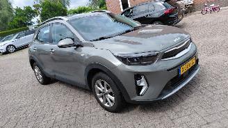 Voiture accidenté Kia Stonic 1.0 hybrid  74kw navi   clima 2023/11