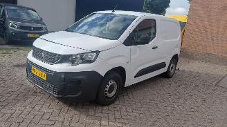 Peugeot Partner 1.2i  110pk navi airco picture 2