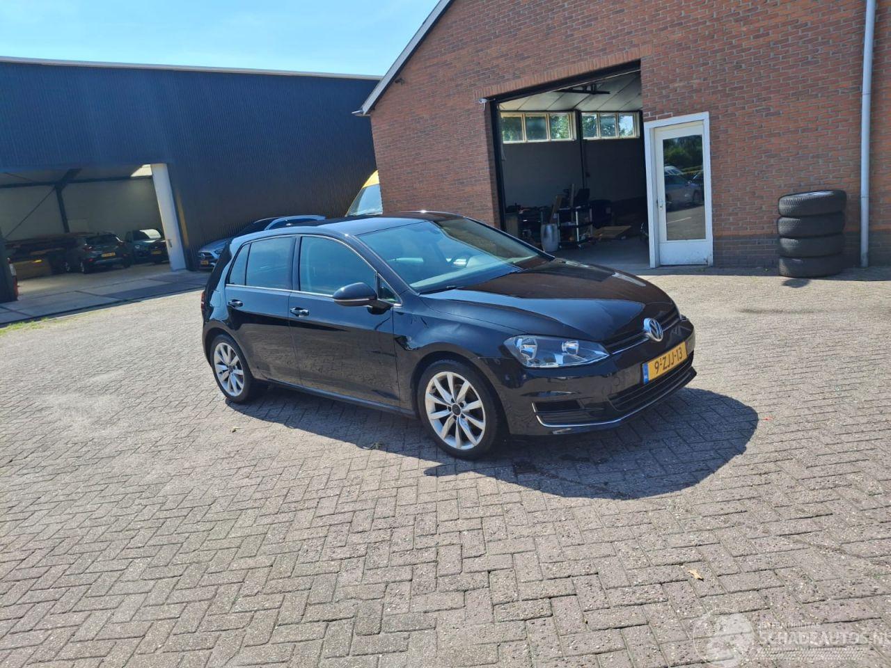 Volkswagen Golf 1.2 tsi  105pk automaat   navi clima