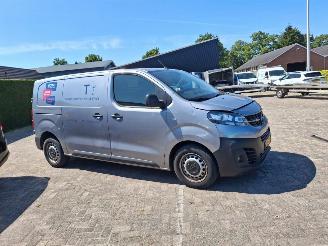 damaged commercial vehicles Opel Vivaro 1.5cdti  102pk  lang    navi clima 2022/4