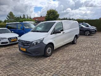 krockskadad bil bedrijf Mercedes Vito 111 cdi  lang  airco 2019/8