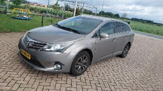 Unfallwagen Toyota Avensis 1.8 vtti  automaat  navi 2015/2