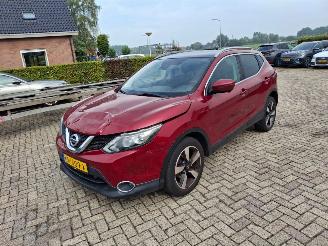 Vaurioauto  passenger cars Nissan Qashqai 1.2i automaat   navi clima 2016/9