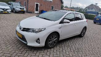 Unfallwagen Toyota Auris 1.8 hybrid   73kw pano 2013/10