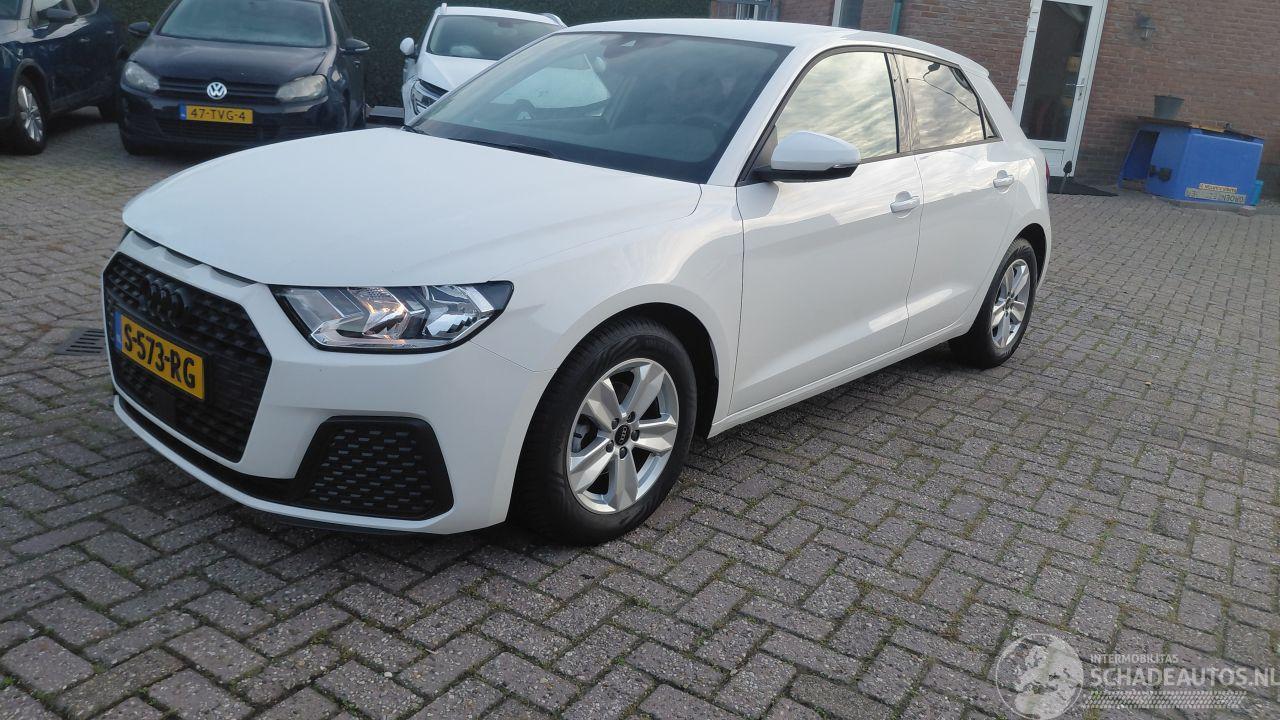 Audi A1 1.0i 5drs   95pk navi   airco