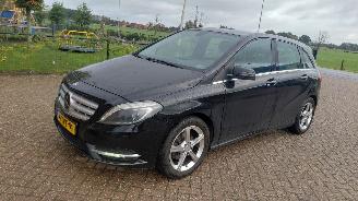 krockskadad bil auto Mercedes B-klasse 200  156pk automaat navi 2014/5