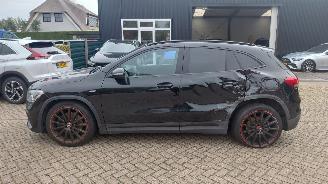 Unfallwagen Mercedes GLA 250 amgline pano  2.0i  224pk  navi 2020/12