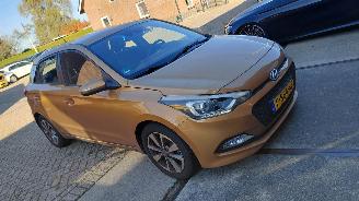 Damaged car Hyundai I-20 1.2i  84pk navi clima  lmv 2014/11