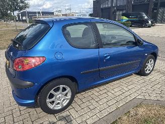 Peugeot 206 1.4 X-LINE AIRCO NIEUWE APK! BOUWJAAR 2004  899 EURO VAST picture 4