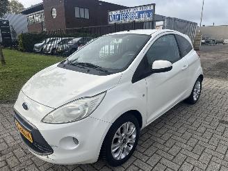 uszkodzony samochody osobowe Ford Ka 1.2 TITANIUM AIRCO BUMPERSCHADE BOUWJAAR 2009 1895 EURO 2009/7
