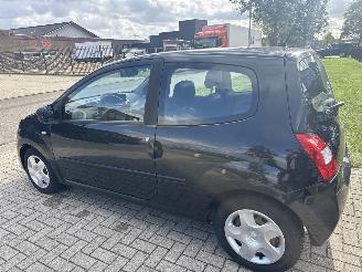 Renault Twingo 1.2-16V AUTOMAAT DYNAMIQUE LICHTE SCHADE! BOUWJAAR 2011 picture 2