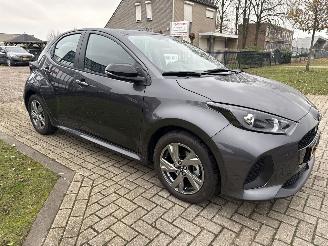 damaged passenger cars Mazda 2 2 HYBRID 1.5 EXCLUSIVE-LINE AUTOMAAT BOUWJAAR 2024  12950 EURO 2024/10