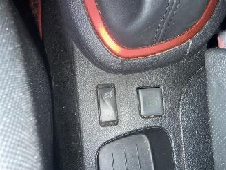 Renault Clio 0.9 TCE ICONIC LICHTE RIJDBARE SCHADE! BOUWJAAR 2017 6750 EURO picture 15