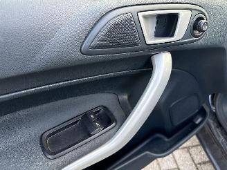 Ford Fiesta 1.25 TITANIUM SCHROEFSCHADE! BOUWJAAR 2012 132790KM 2400 EURO picture 8