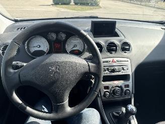 Peugeot 308 1.6 VTI NAVI LICHTE SCHADE! BOUWJAAR 2011 199000KM  1500 EURO picture 10