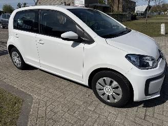 Volkswagen Up! 1.0 UP! LICHTE SCHADE! 2e EIGENAAR BOUWJAAR 2019  5850 EURO picture 5