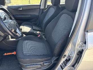 Hyundai I-20 1.2i i-VISION 122.240 KM LICHTE SCHADE! BOUWJAAR 2012 2895 EURO picture 10