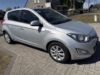 Hyundai I-20 1.2i i-VISION 122.240 KM LICHTE SCHADE! BOUWJAAR 2012 2895 EURO picture 5