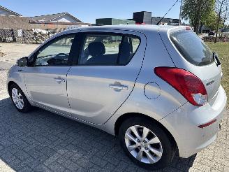 Hyundai I-20 1.2i i-VISION 122.240 KM LICHTE SCHADE! BOUWJAAR 2012 2895 EURO picture 2