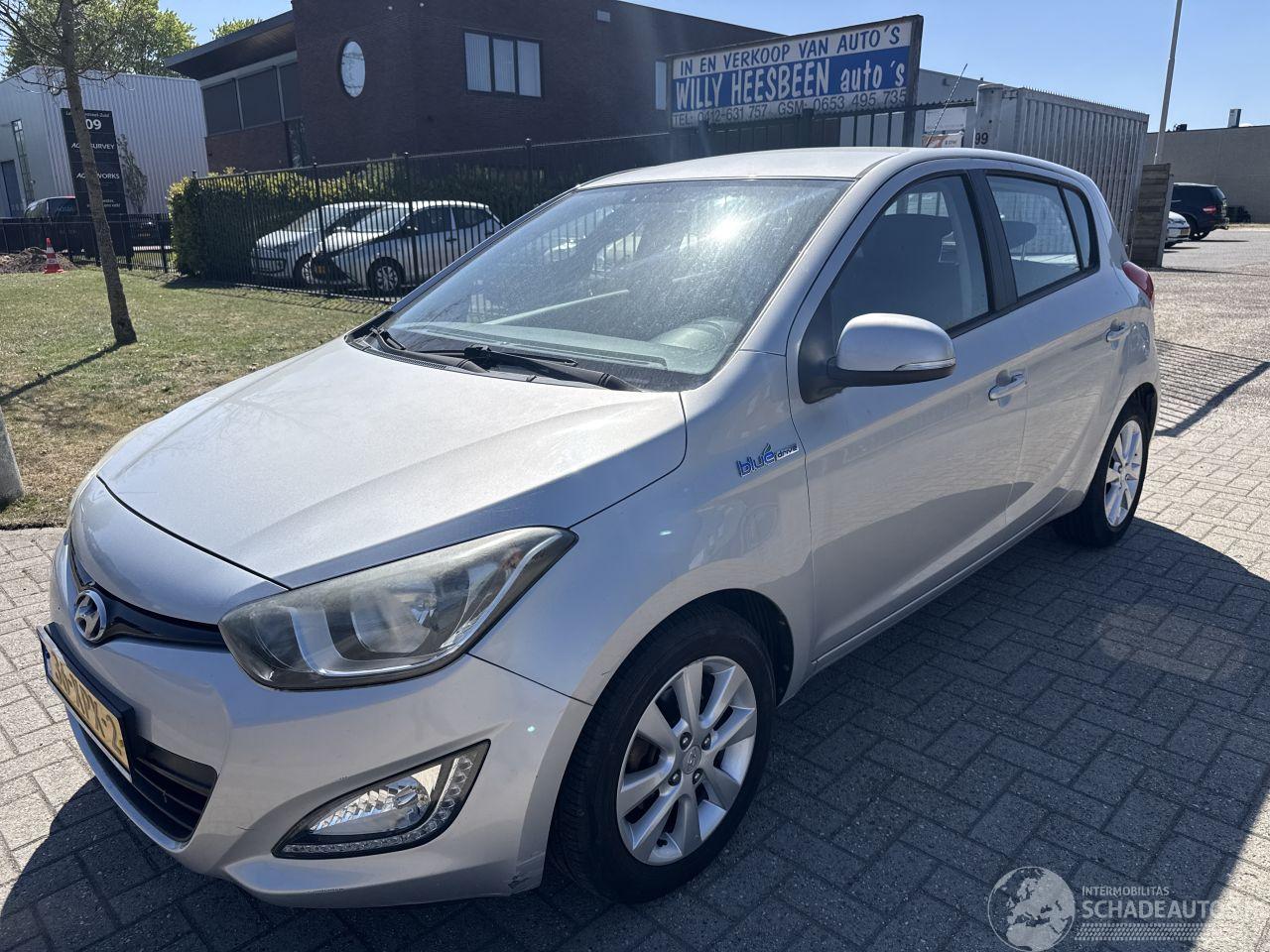Hyundai I-20 1.2i i-VISION 122.240 KM LICHTE SCHADE! BOUWJAAR 2012 2895 EURO