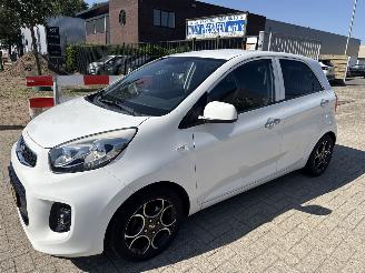 Vaurioauto  passenger cars Kia Picanto 1.0 FIRST EDITION HAGELSCHADE! BOUWJAAR 2015 112740 KM 4275 EURO 2015/6