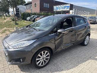 krockskadad bil auto Ford Fiesta 1.0 TITANIUM RIJDBAAR 61606 KM NAP BOUWJAAR 2017 3850 EURO 2017/2