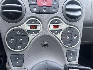 Fiat Panda 1.2 EMOTION AIRCO BOUWJAAR 2006 231913 KM   850 EURO VAST! picture 10