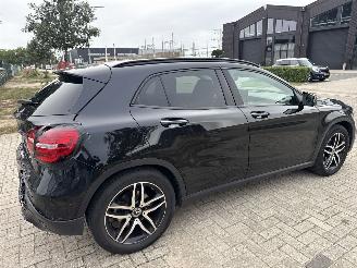 Mercedes GLA 180 122 PK RIJDBARE ACHTERSCHADE! 2019 70133 KM 10999 VAST! picture 4