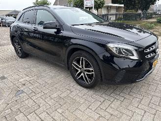 Mercedes GLA 180 122 PK RIJDBARE ACHTERSCHADE! 2019 70133 KM 10999 VAST! picture 5
