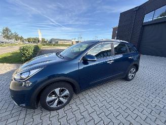uszkodzony samochody osobowe Kia Niro 1.6 HYBRID FIRST EDITION 2016 2e EIGENAAR 2016   7999 EURO 2016/12