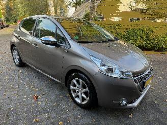 krockskadad bil auto Peugeot 208 1.2 Style 5DRS NAVI AIRCO 2015/1