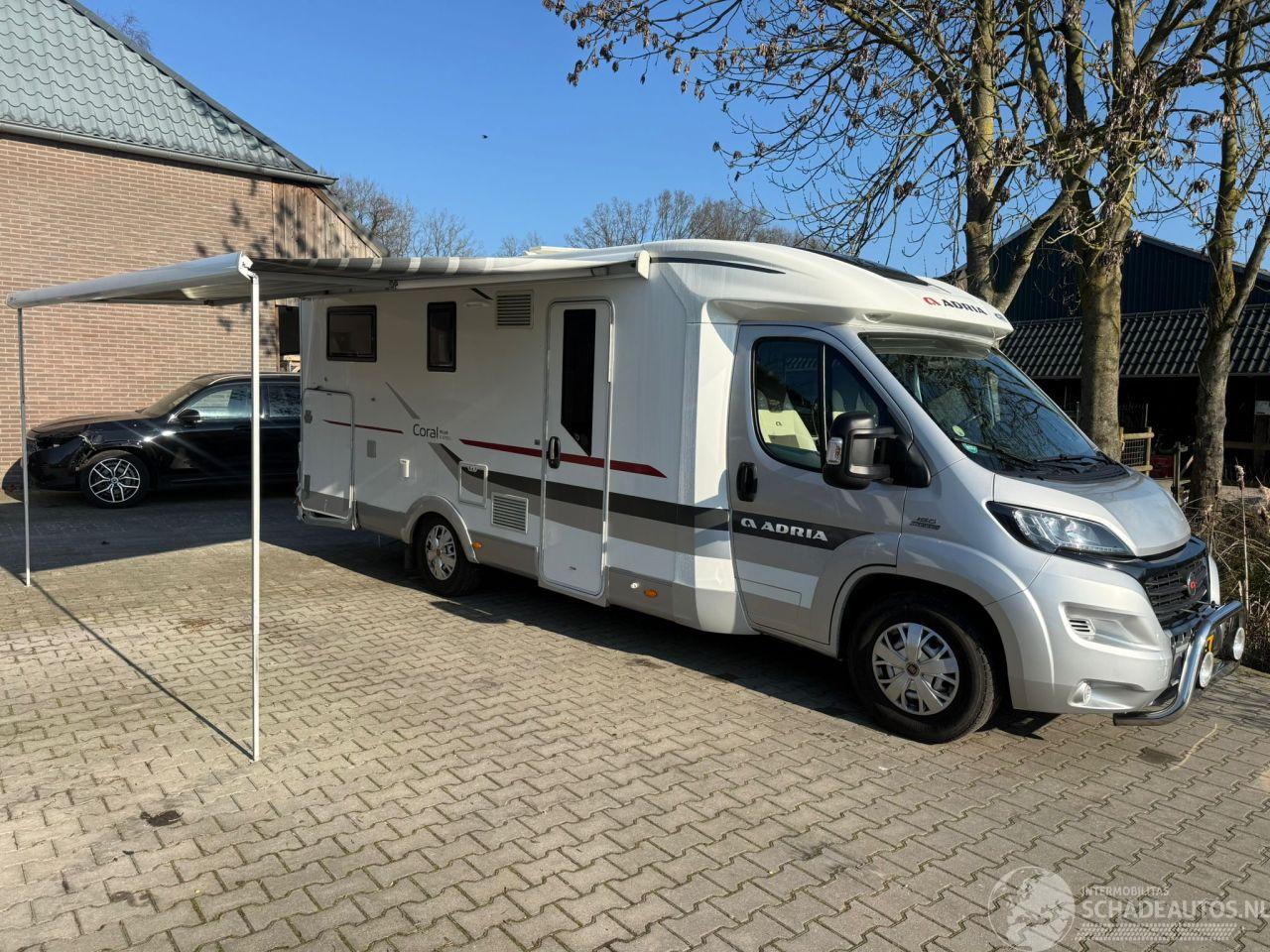 Fiat Camper ADRIA CORAL PLUS S 670SL AIRCO LENTGE BEDDEN TUSSEN DEUR