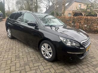 Unfallwagen Peugeot 308 1.2 E- thp pano pdc navi camera 2014/10