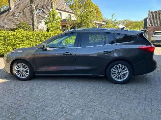 krockskadad bil auto Ford Focus 1.5 TITANIUM AUT PANO X 2021/10